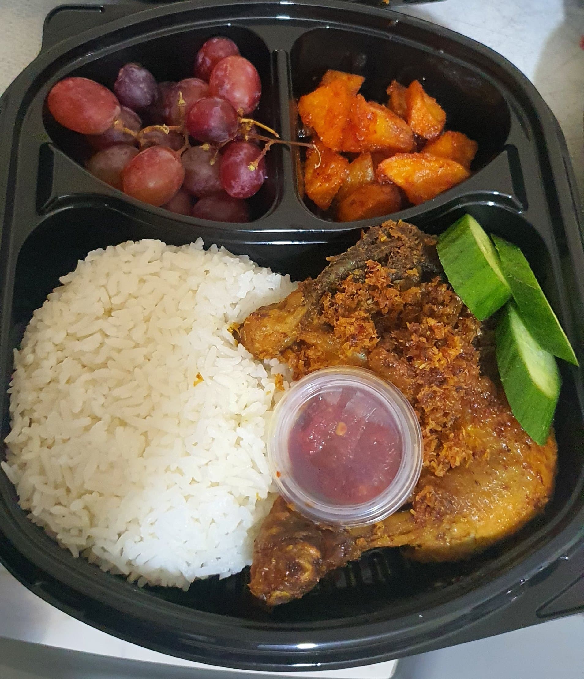 Nasi ayam serundeng