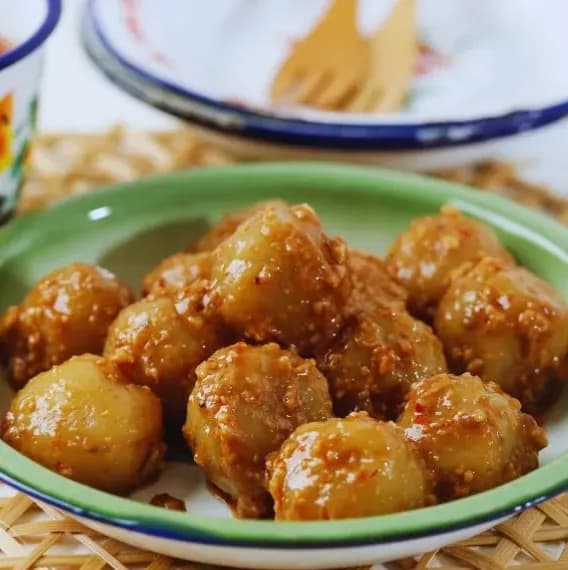 Cilok bumbu kacang